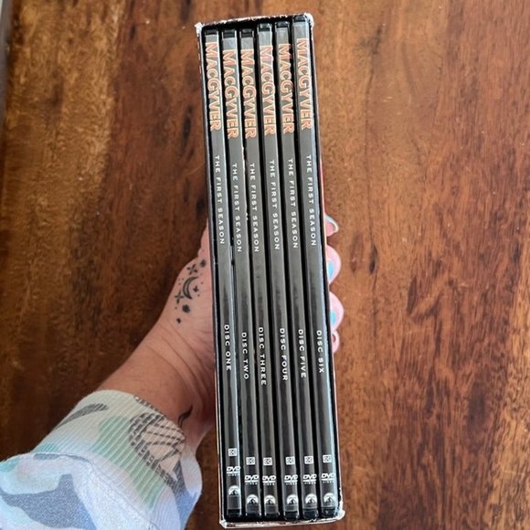 MacGyver - The Complete First Season - Original Series DVD - Picture 2 of 6